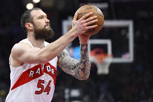 快乐篮球！马穆凯拉什维利放空篮不进，补篮没有，再补手滑出界